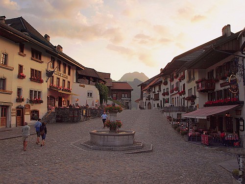 Leaving Gruyères at nightfall (click to enlarge)
